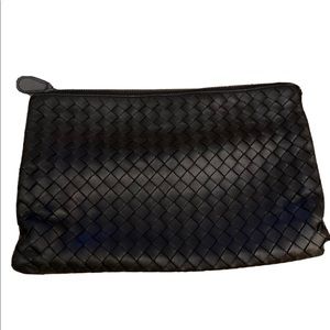 Bottega Veneta Black Flat Zip Pouch Clutch  Intrecciato Nappa  Leather